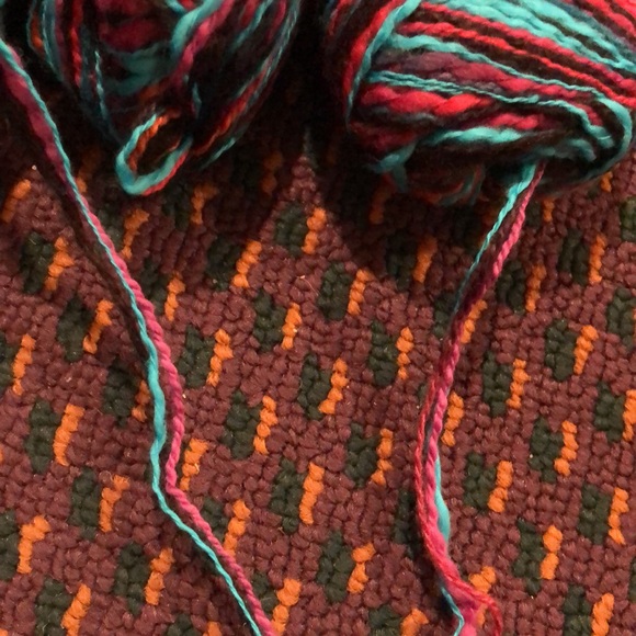 4. skeins 3 ply jewel tone yarn - Picture 10 of 11